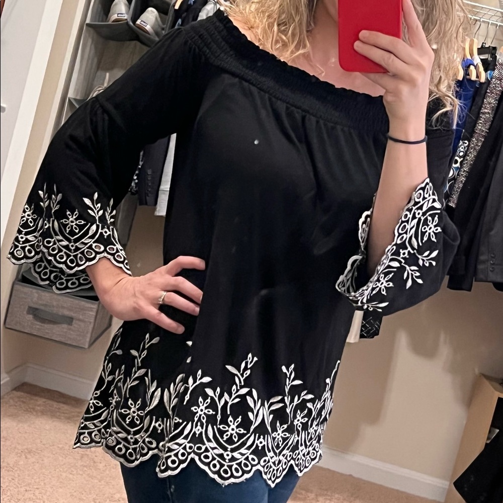 3/$35- WHBM Off-the-Shoulder Contrast Trim Top Blouse L